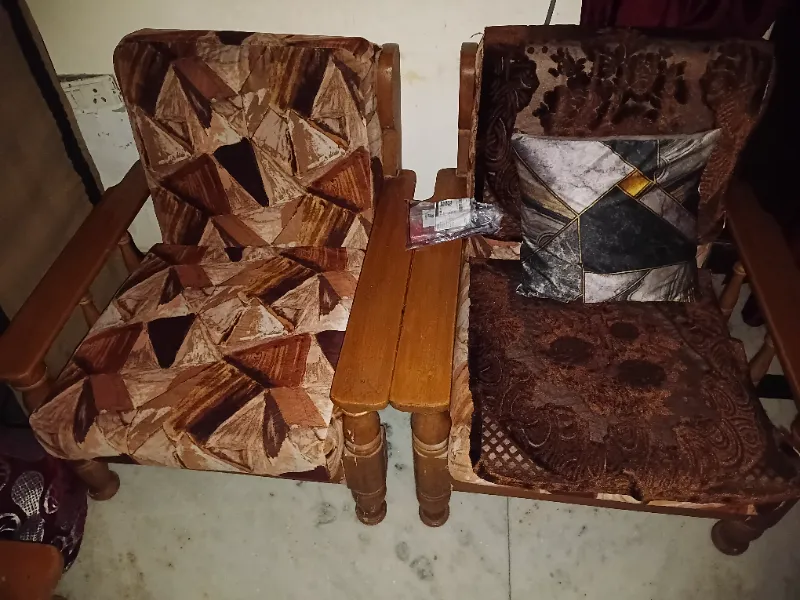 2 seater sofa - Furniture & Household Items in South Delhi for ₹2500