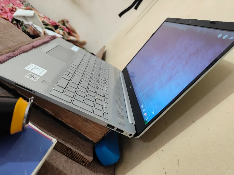 Hp Corei5 10th generation 8gb ram 1tb hard drive window 11, fingerprin
