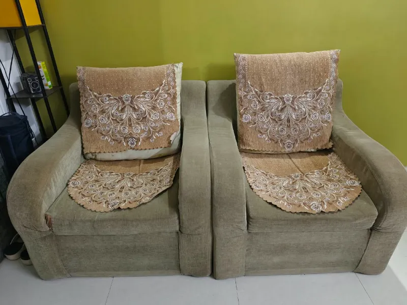 2 cushion armchairs