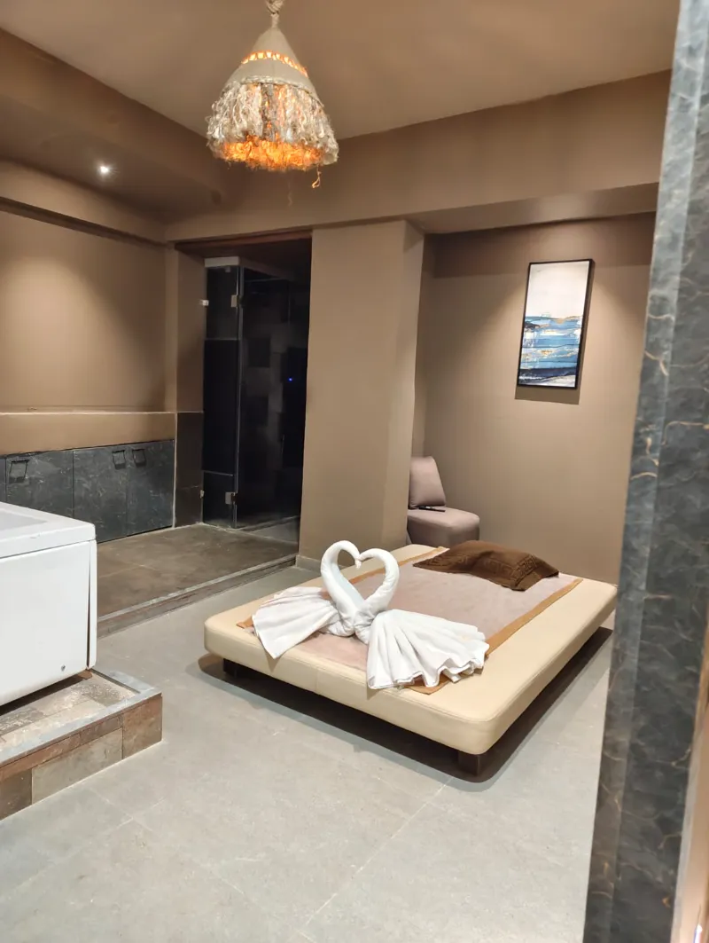 Austin Spa In Thane West