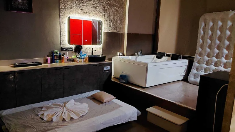 Rica Spa In Malad