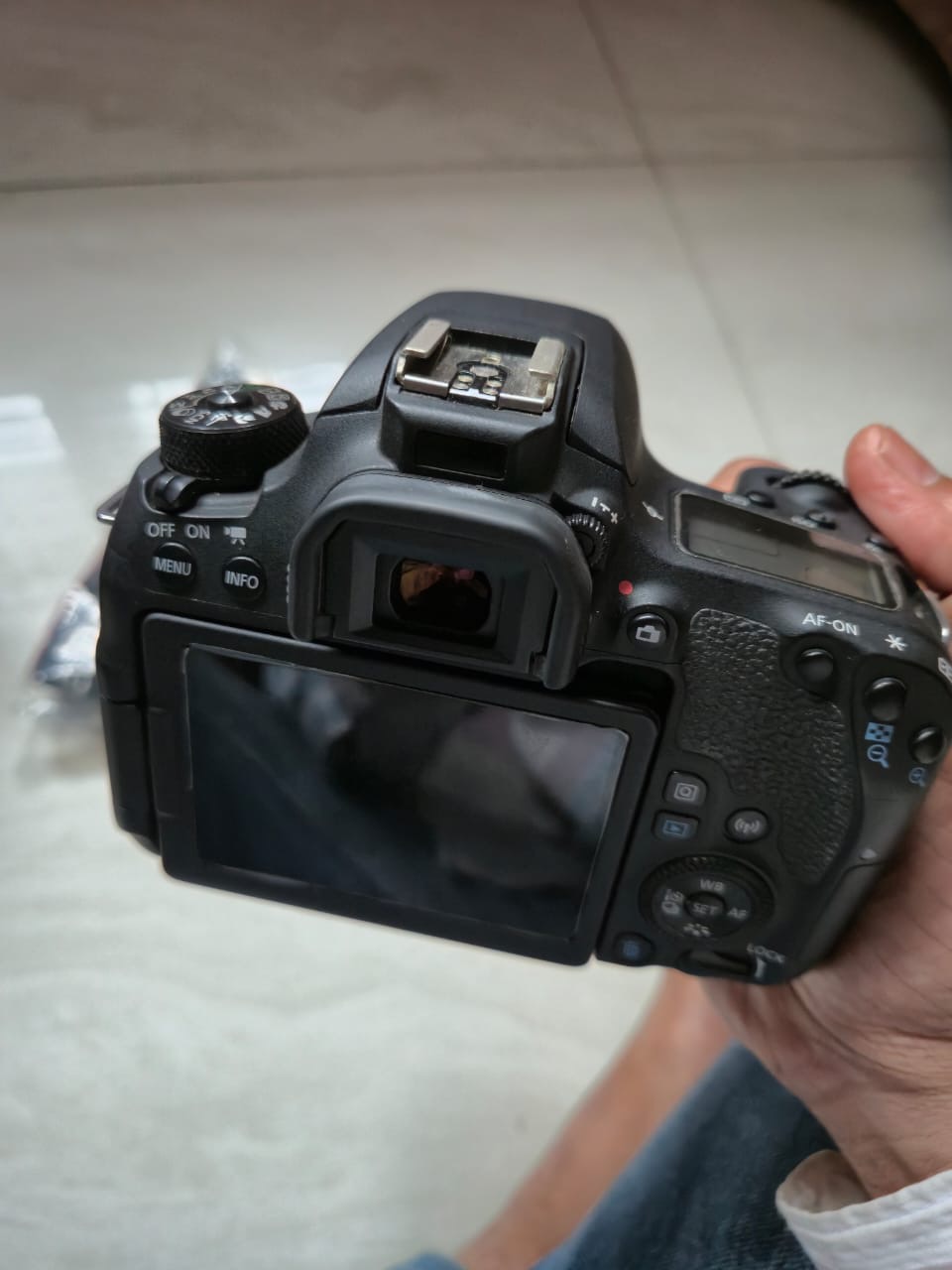 Canon 77D