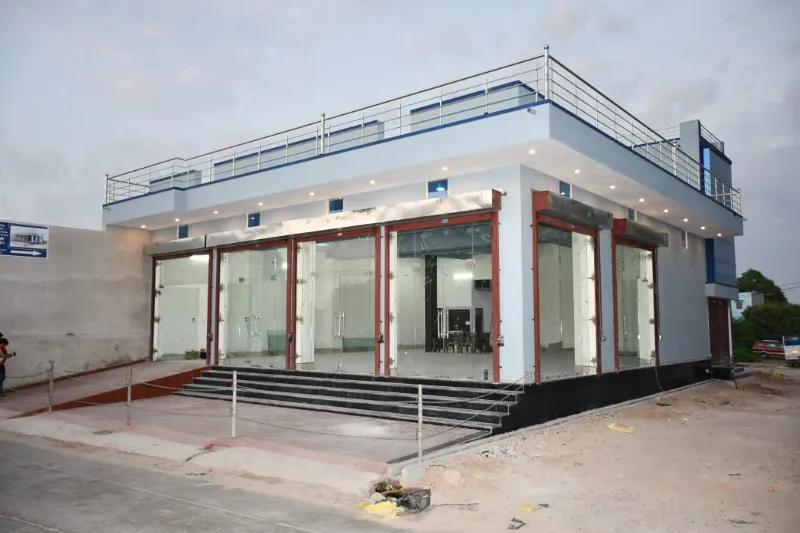  High-Visibility Showroom Space Now Available Perfect For Your Brand