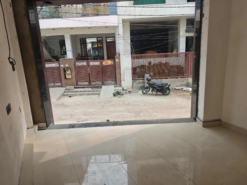 Shop and adjoining room up for rent