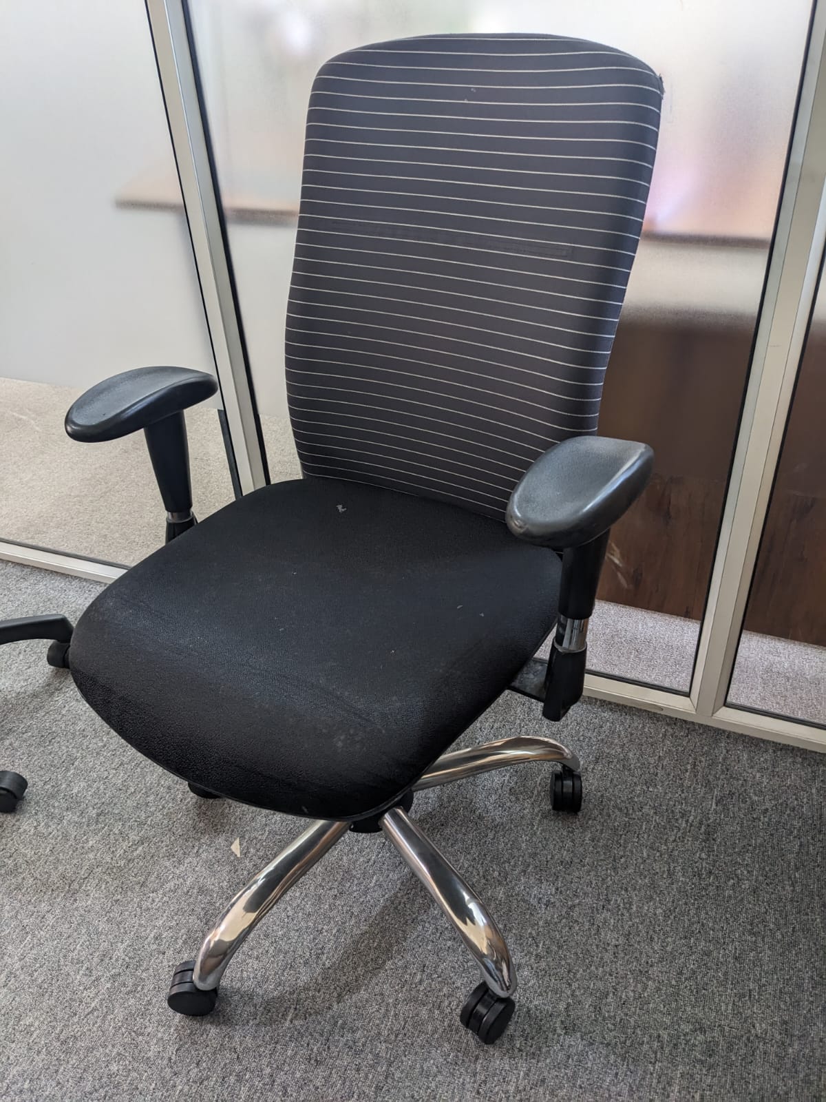 Comfortable Adjustable Office Chair – Good Condition
