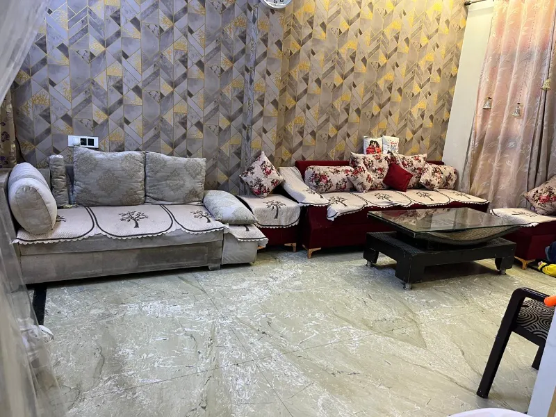 7 seater sofa for instant sale - Furniture & Household Items in New Delhi for ₹20000