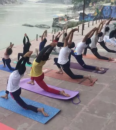 Experience Daily Yoga in Rishikesh – Tapovan & Lakshman Jhula