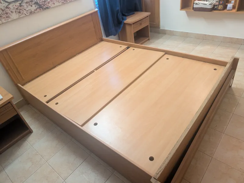 King Size Bed with 2 side tables 